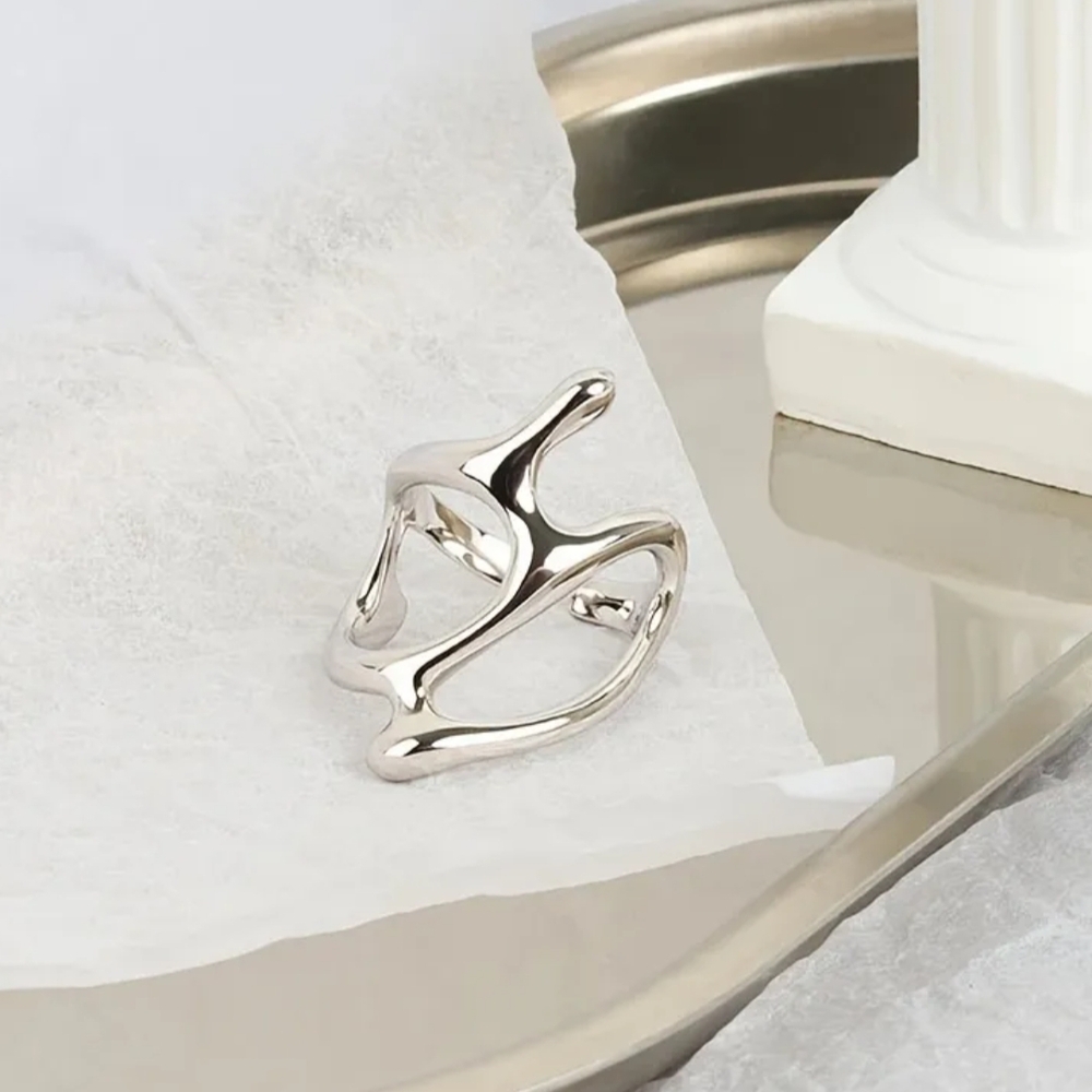 18 KT W Gold Over Titanium Abstract Ring